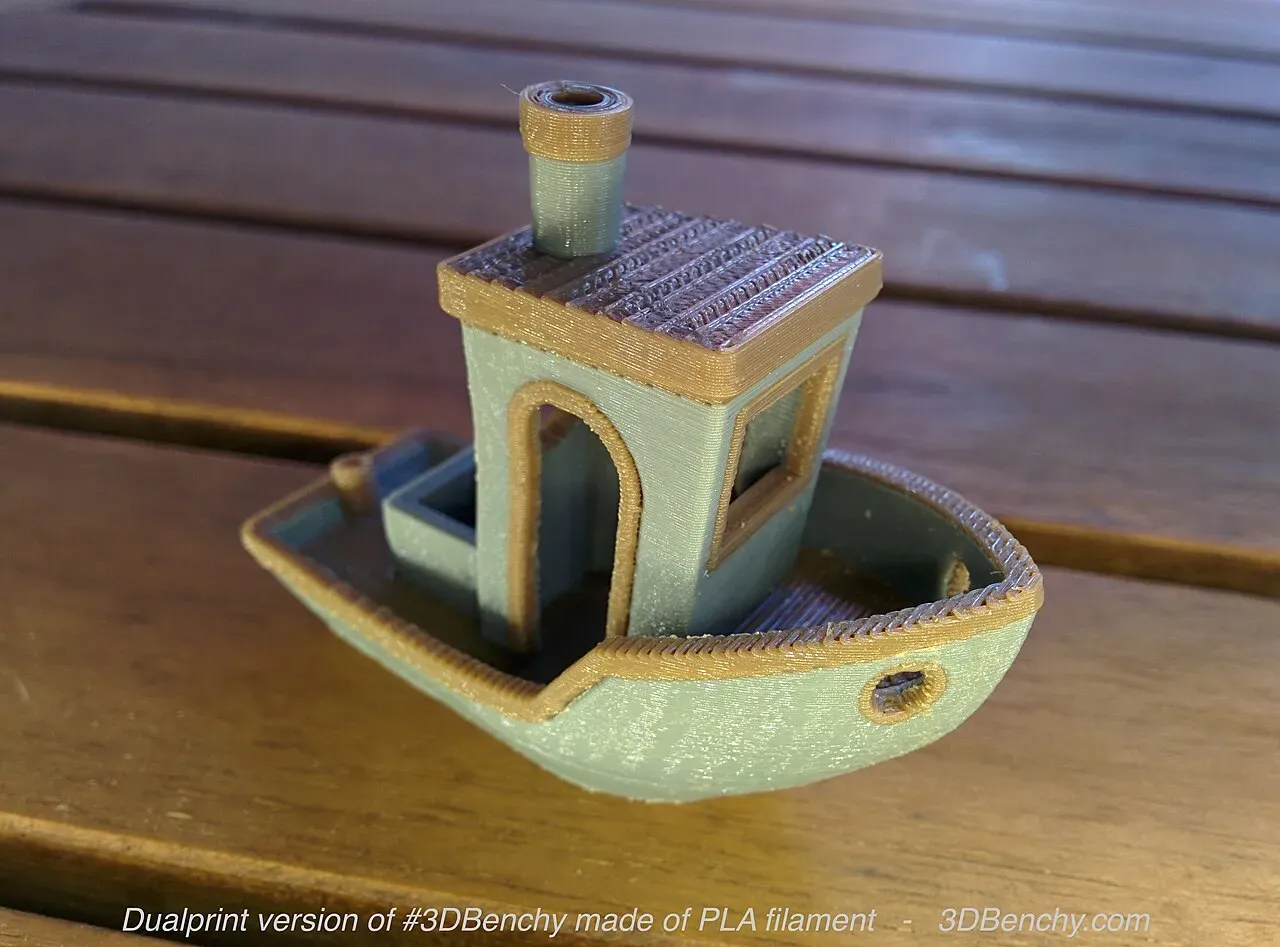 A two-colour printed Benchy boat