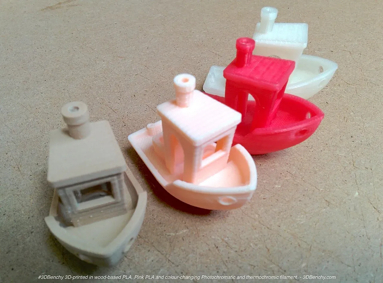 Three printed Benchy boats in different colours